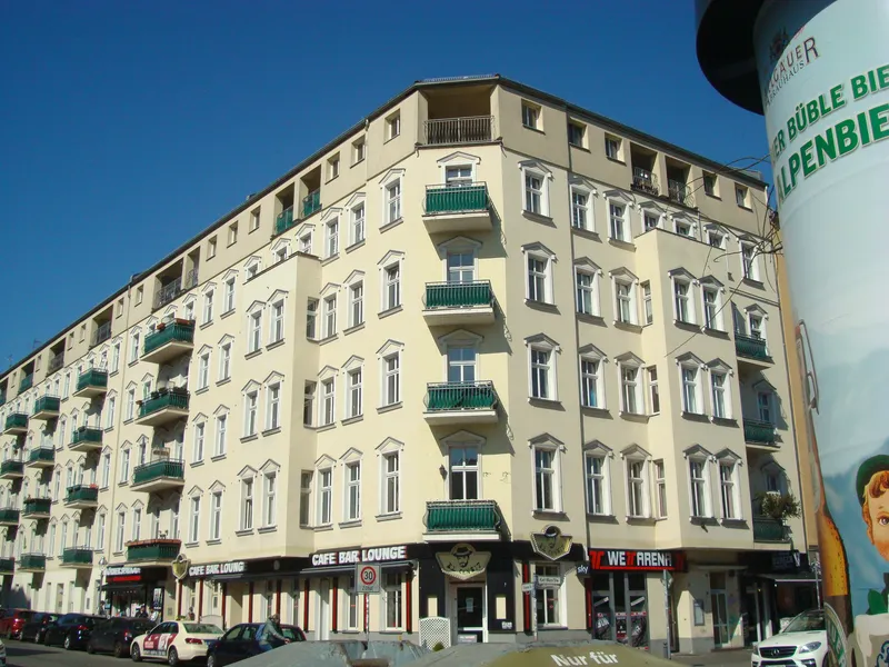3-Zimmerwohnung im 5.OG eines sanierten Altbaus in Berlin-Neukölln — photo 1